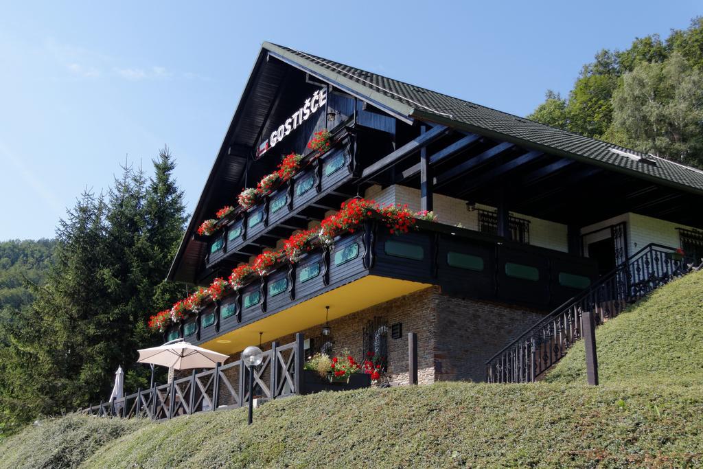 Pod Orehi Guest House Loce pri Poljcanah Bagian luar foto