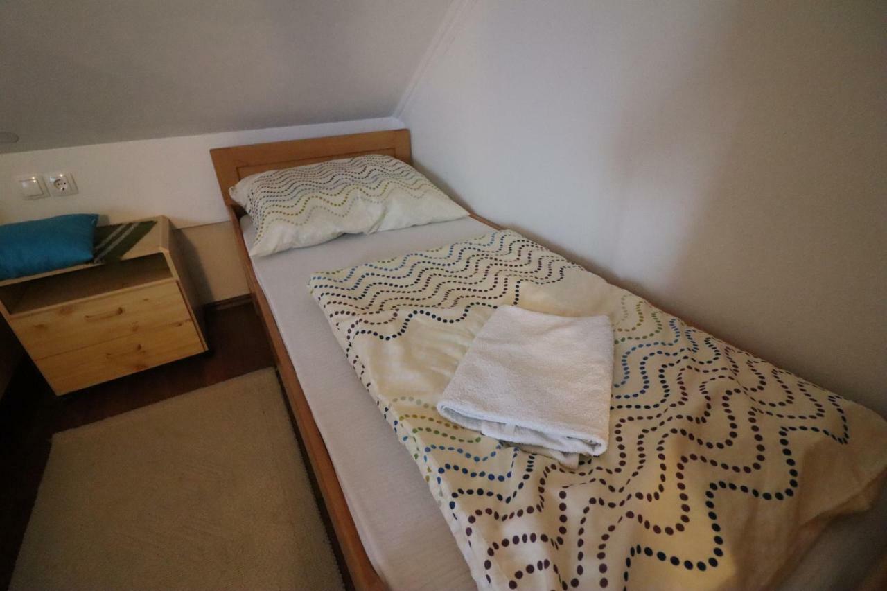 Pod Orehi Guest House Loce pri Poljcanah Bagian luar foto