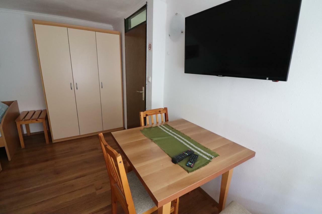Pod Orehi Guest House Loce pri Poljcanah Bagian luar foto