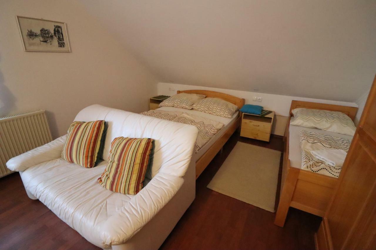 Pod Orehi Guest House Loce pri Poljcanah Bagian luar foto